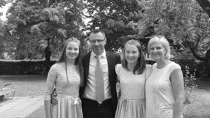 Family members from Kim Hess