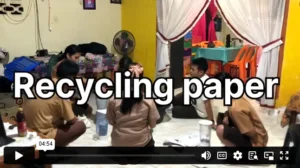 "Paper recycling in action", ein Projekt von Studenten aus Nias und der Universitzät Indonesia
